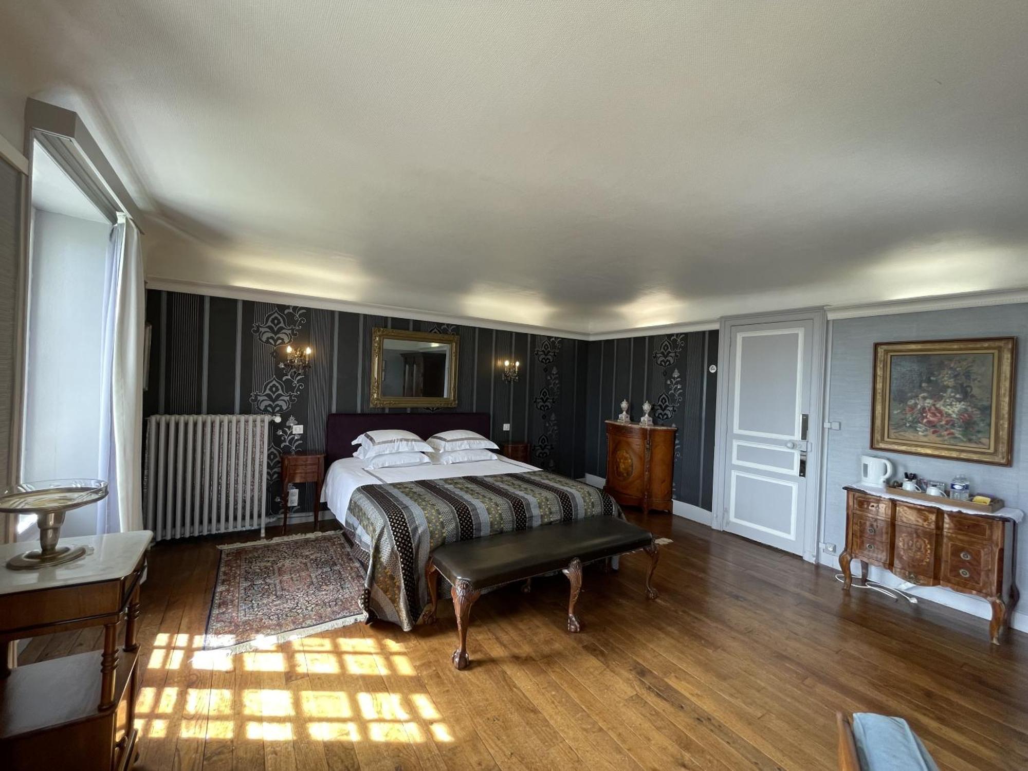 Chateau La Rametiere Plomb Номер фото